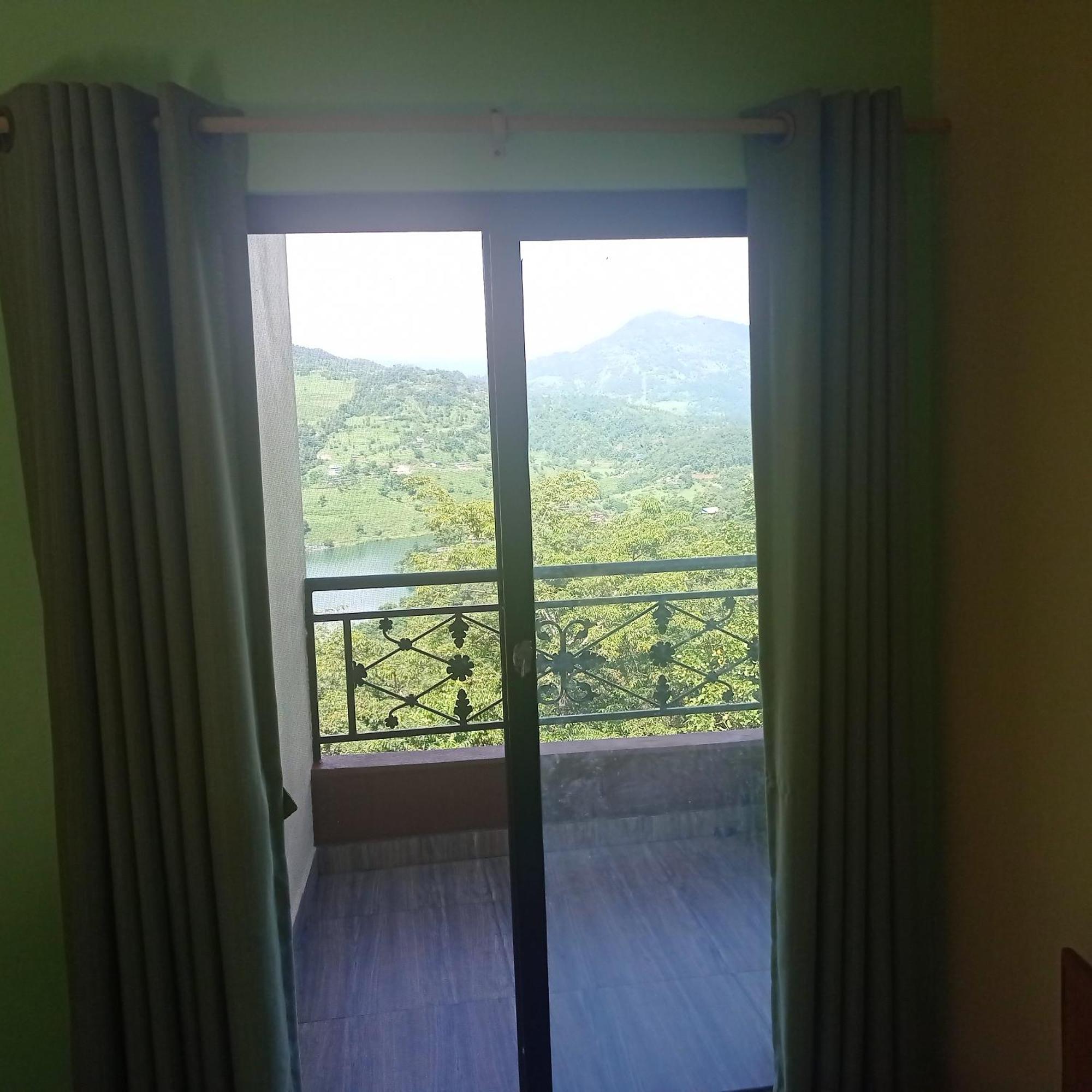 Begnas Coffee House & Hotel Deorāli Quarto foto
